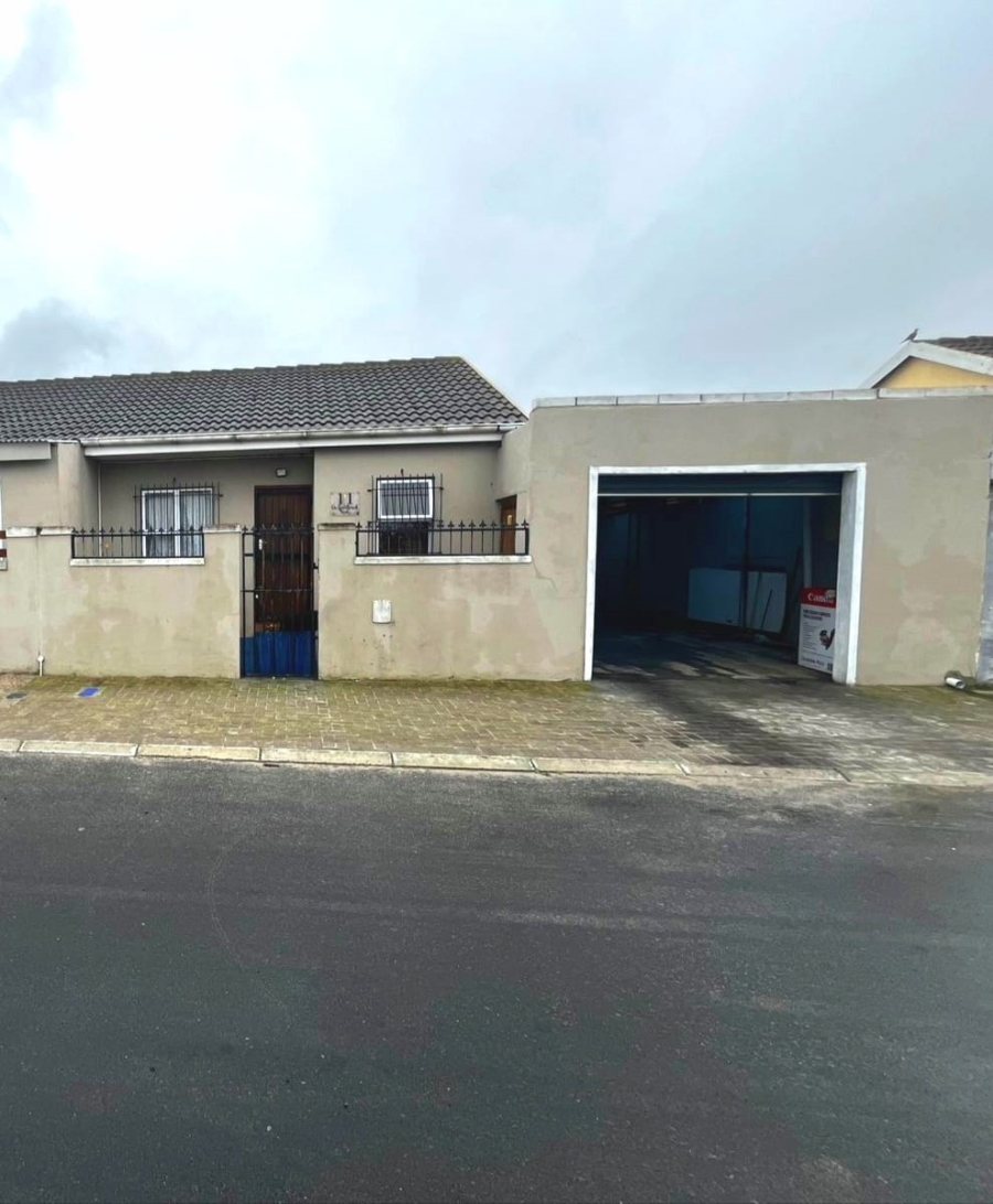 2 Bedroom Property for Sale in Pelican Park Western Cape